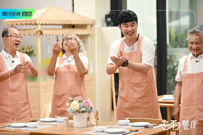 Chen He can't forget the restaurant again, funny and amusing, healing the elderly with laughter