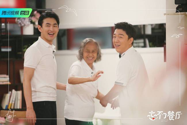 Chen He can't forget the restaurant again, funny and amusing, healing the elderly with laughter